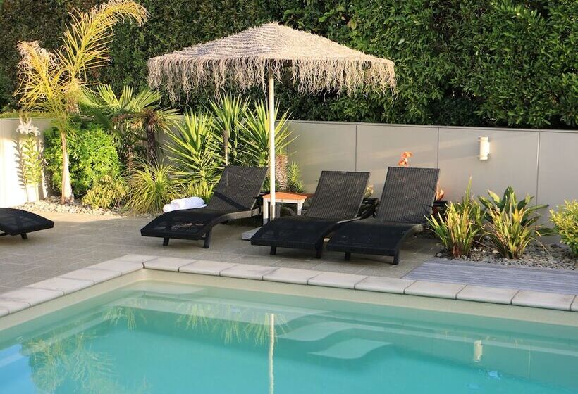 膳宿费 The Bay Lodge