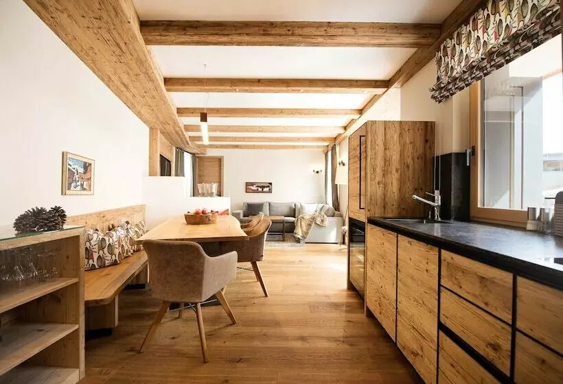 ホテル Galzig Lodge