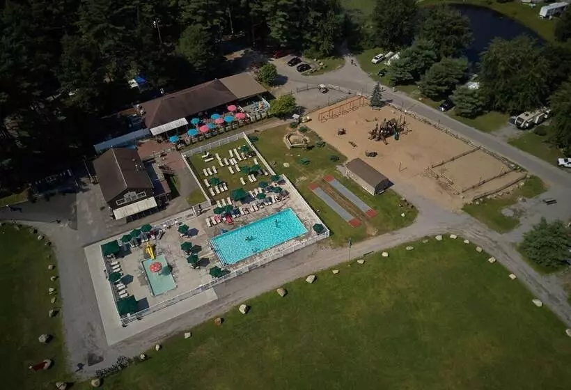 ホテル Lake George Escape