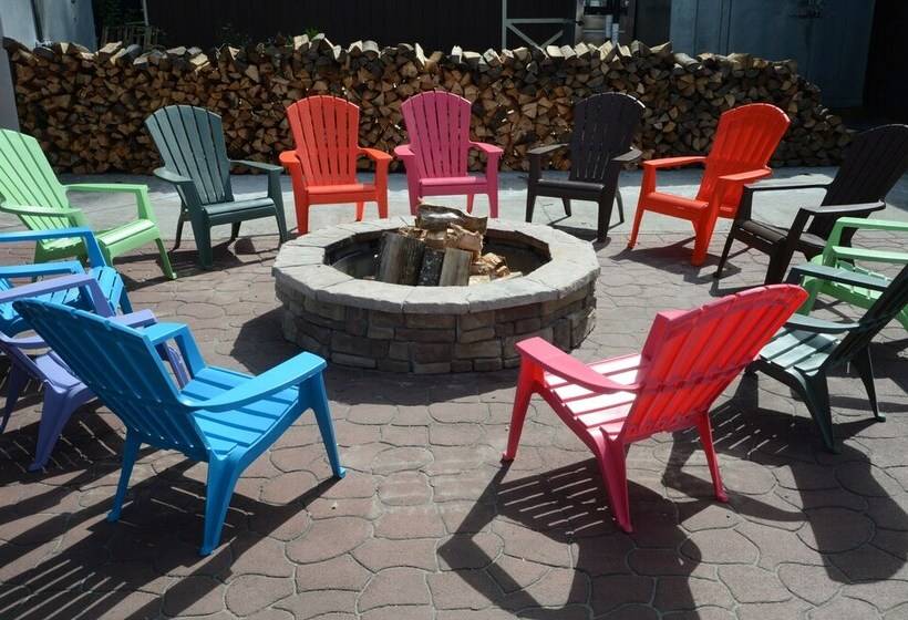 בית מלון כפרי Lake George Escape