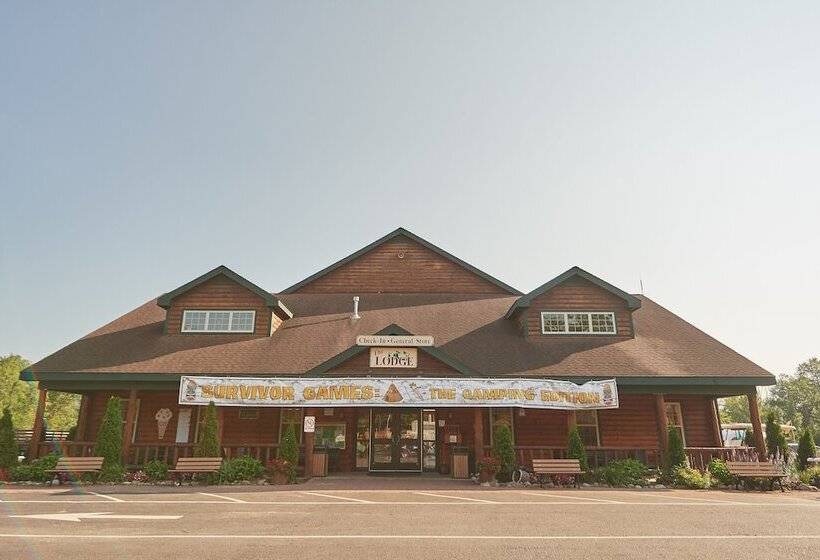 בית מלון כפרי Lake George Escape