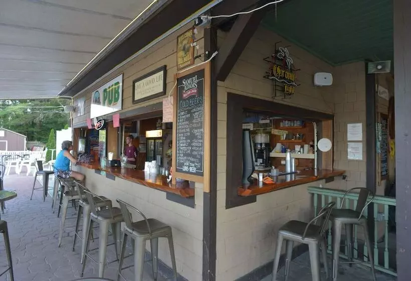 ホテル Lake George Escape