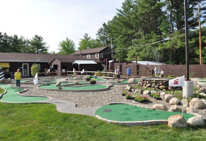 בית מלון כפרי Lake George Escape