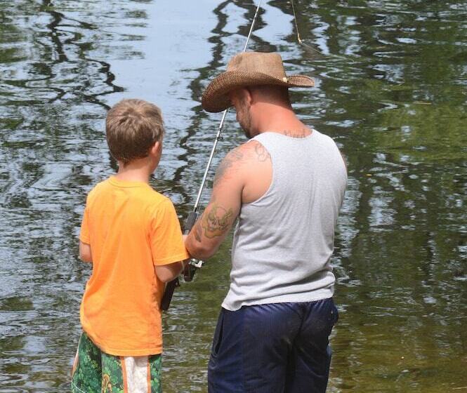 בית מלון כפרי Lake George Escape