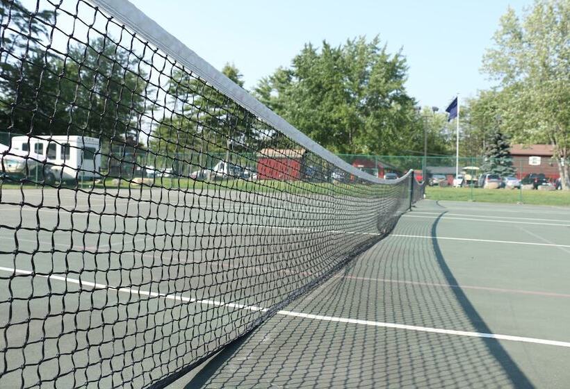 בית מלון כפרי Lake George Escape