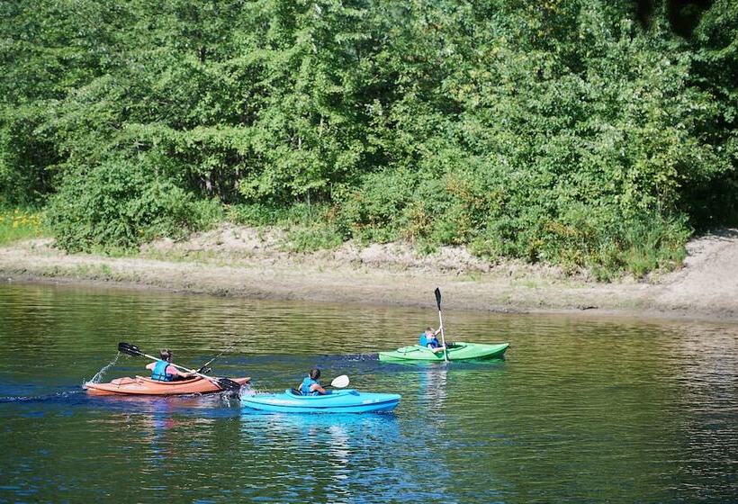 בית מלון כפרי Lake George Escape