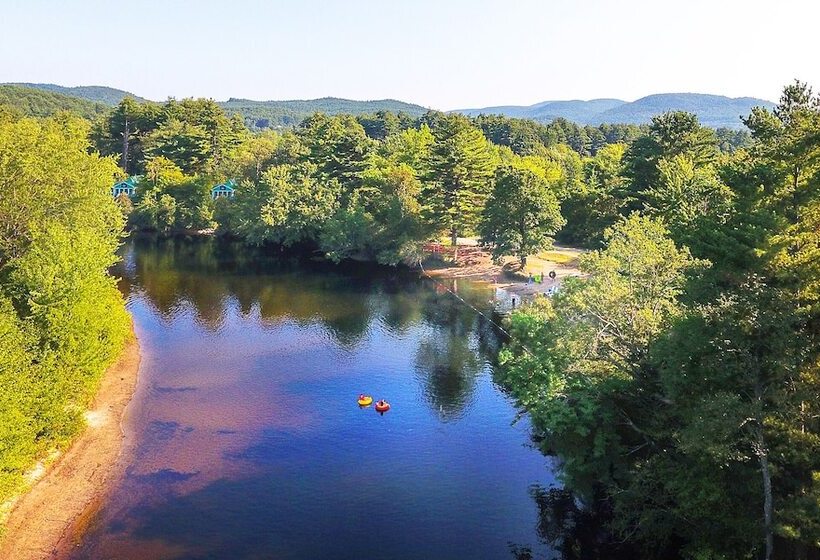 בית מלון כפרי Lake George Escape