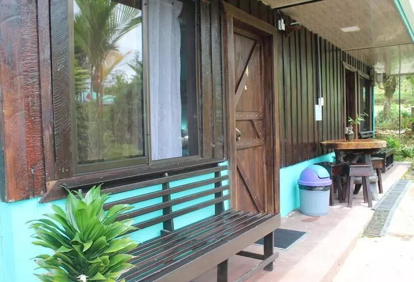 Hotelli Posada Río Celeste La Amistad