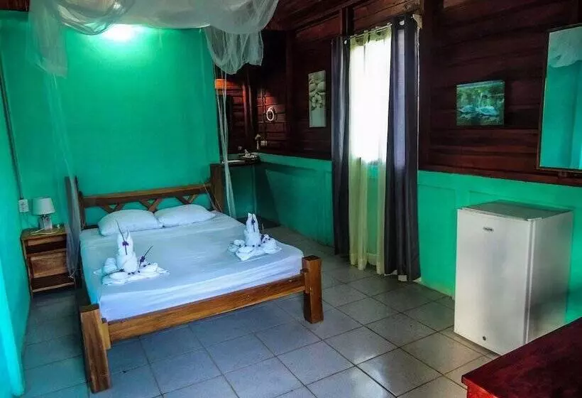 Hotelli Posada Río Celeste La Amistad