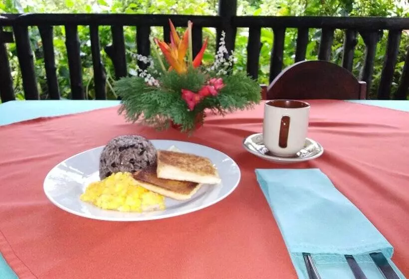 Hotelli Posada Río Celeste La Amistad