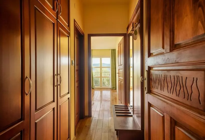 Aamiaismajoitus (B&B) Opulent Park View Room With Breakfast Included