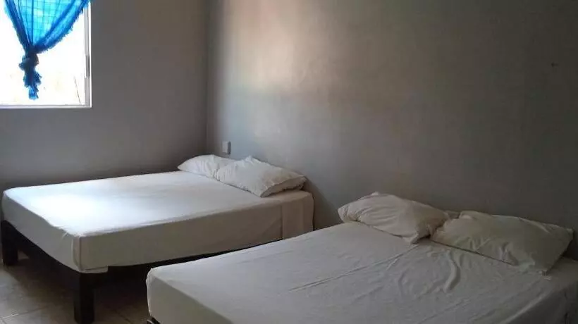 ホテル Casa Raymundo Suites