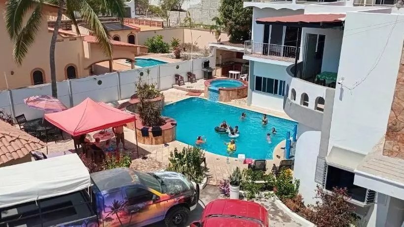 ホテル Casa Raymundo Suites