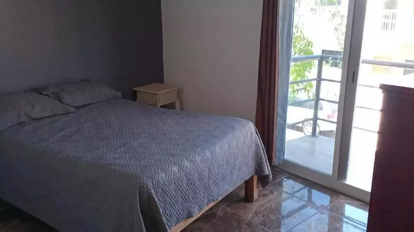 ホテル Casa Raymundo Suites