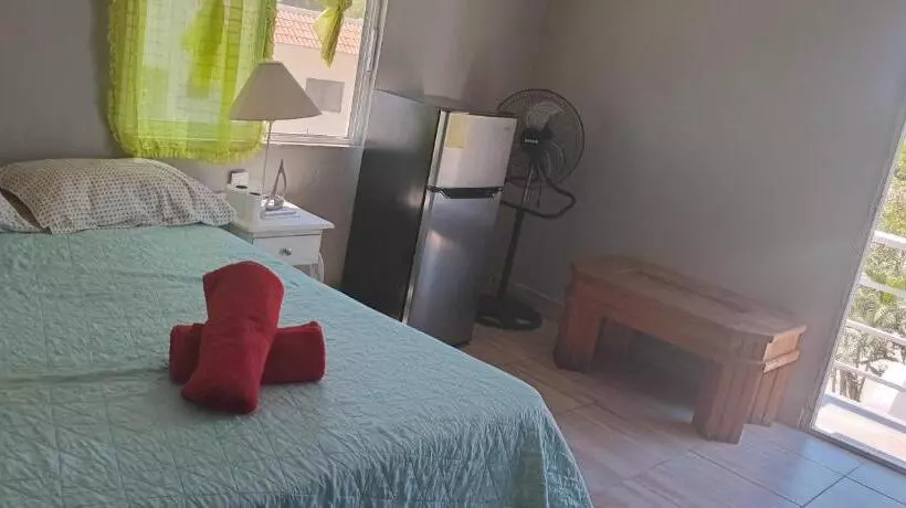 ホテル Casa Raymundo Suites