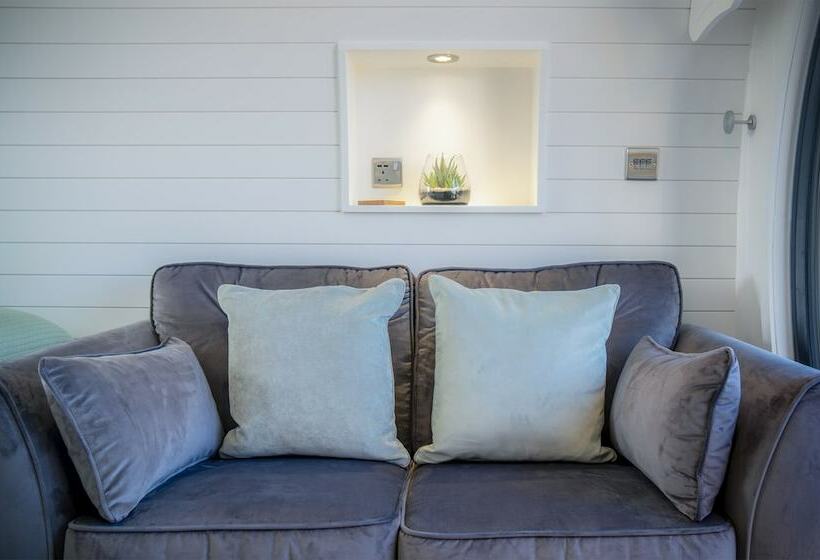 Bracken Burrows   1 Bed Pod   New Hedges