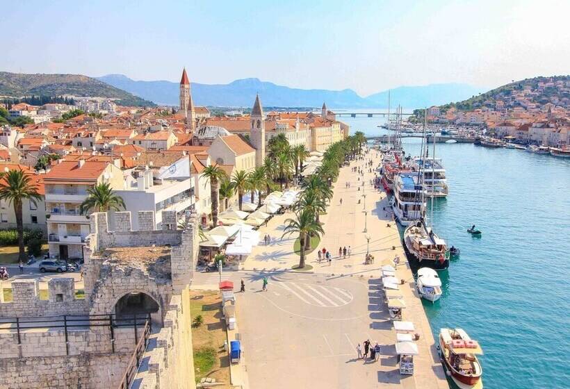 Пансион Lavish Double Bed Room With Balcony And Sea View