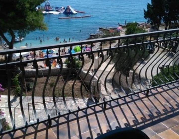 Пансион Lavish Double Bed Room With Balcony And Sea View