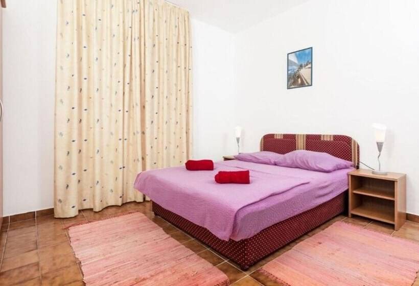 Пансион Lavish Double Bed Room With Balcony And Sea View