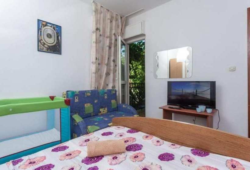 Пансион Lavish Double Bed Room With Balcony And Sea View