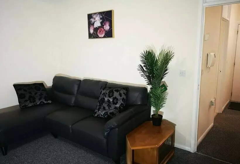 اقامتگاه Nice Residential Within Easy Reach To Town