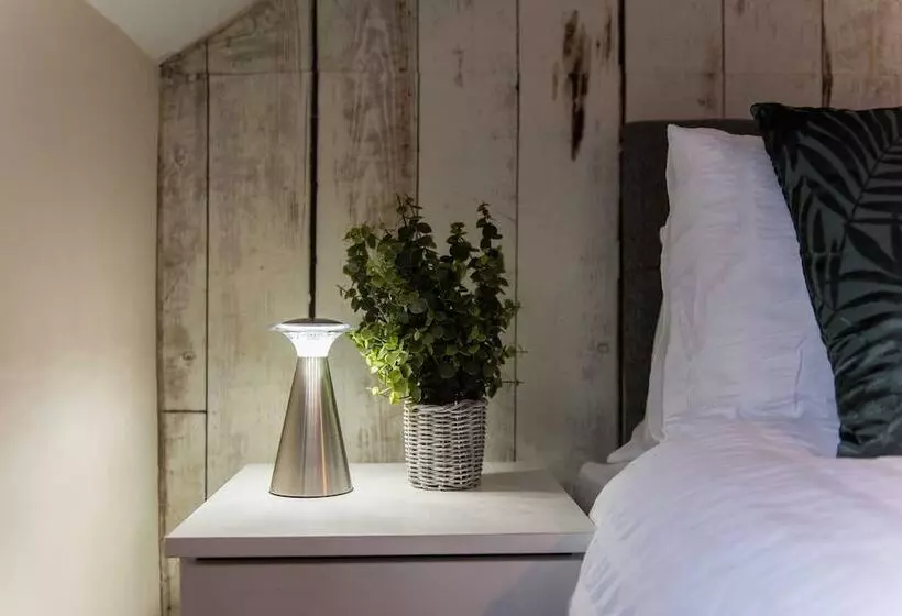 Majatalo Excellent 3 Bed House   Close To Airport