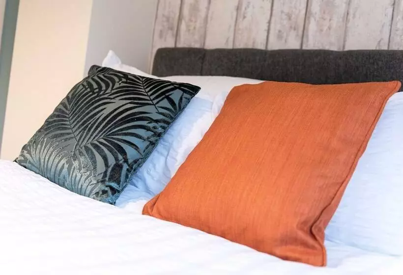 Majatalo Excellent 3 Bed House   Close To Airport