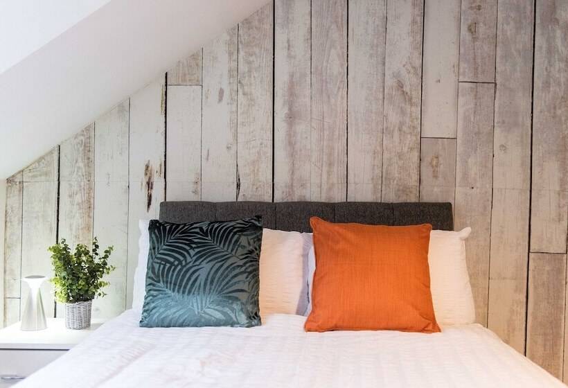 بنسيون Excellent 3 Bed House   Close To Airport