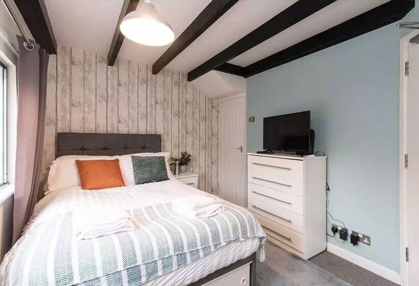 Majatalo Excellent 3 Bed House   Close To Airport