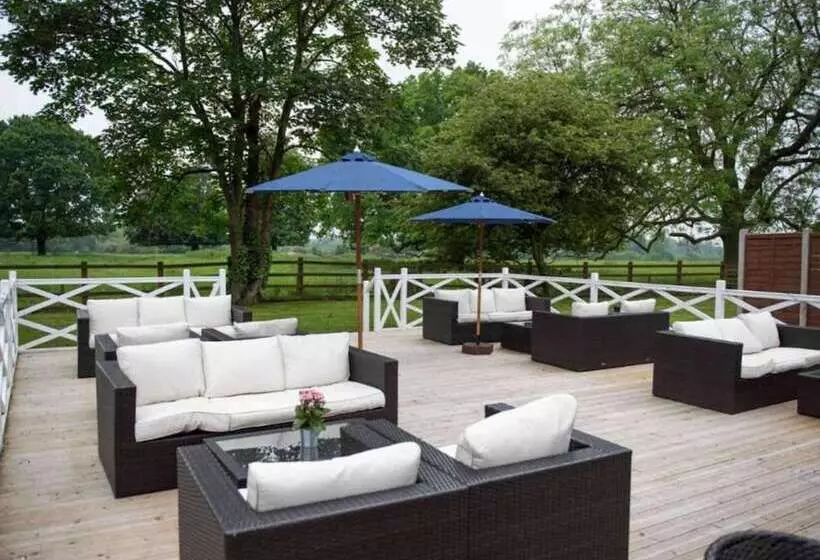 Hotelli Woughton House