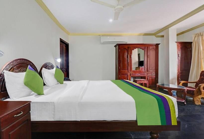 پانسیون Itsy Hotels The Waters Edge Beach Resort