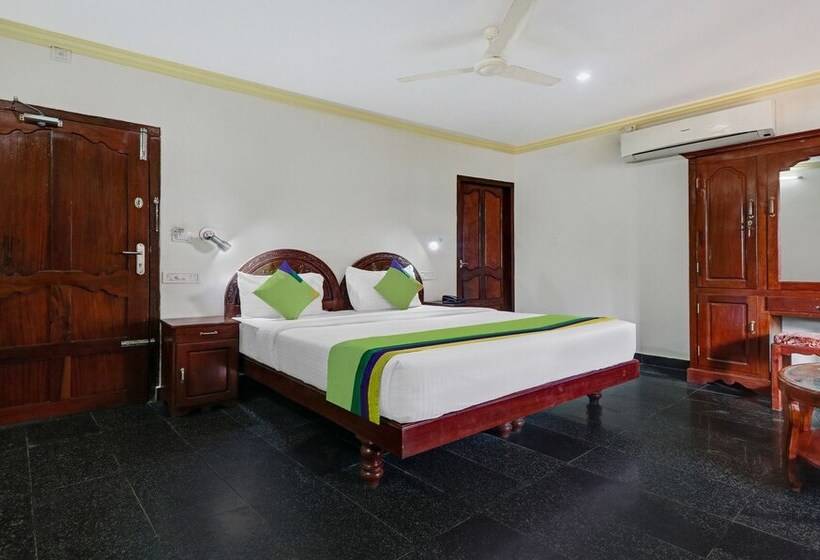 پانسیون Itsy Hotels The Waters Edge Beach Resort