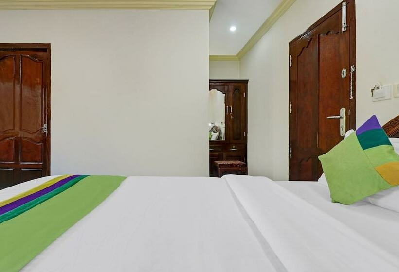 پانسیون Itsy Hotels The Waters Edge Beach Resort