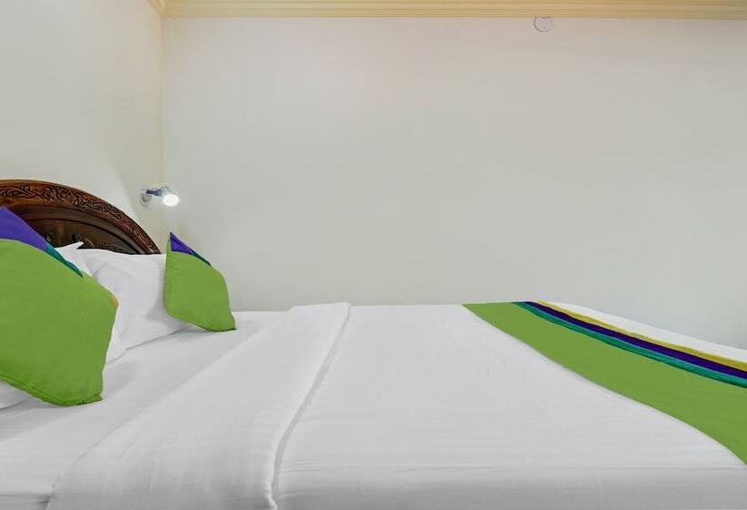 پانسیون Itsy Hotels The Waters Edge Beach Resort