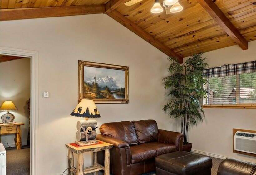 Southfork Lodge Cabin 1