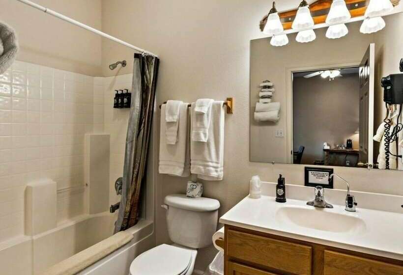 Southfork Lodge Cabin 1