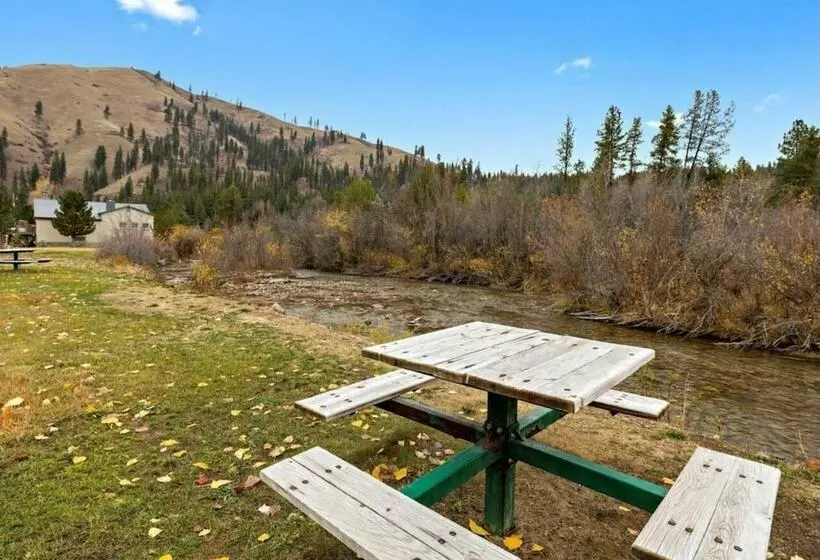 Southfork Lodge Cabin 1