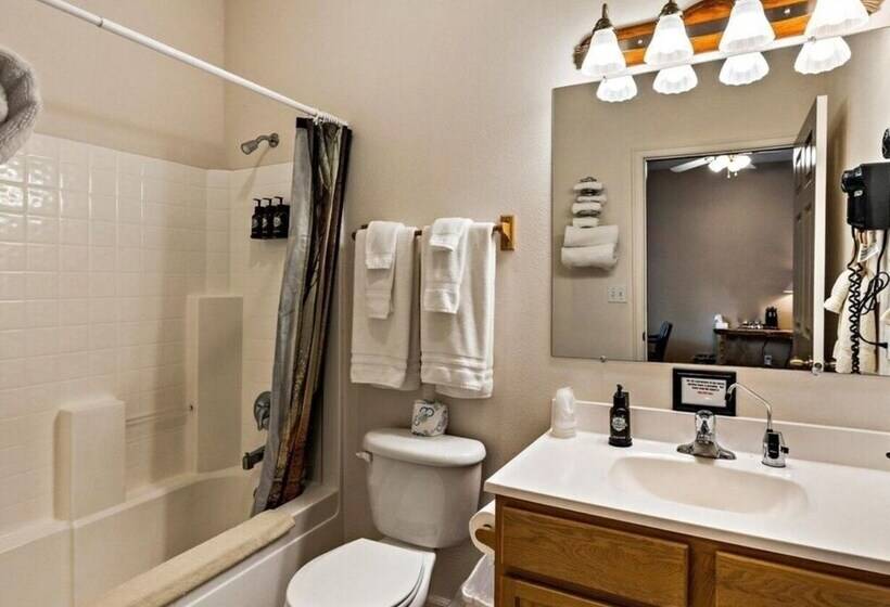 Southfork Lodge Cabin 1