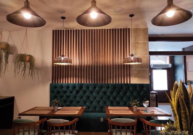 هتل Arcos Catedral