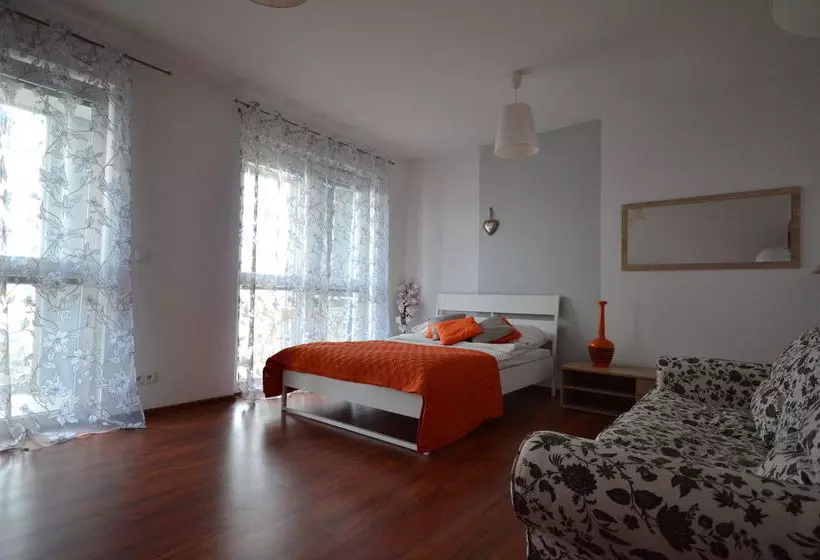 هتل Senator Warsaw Apartments