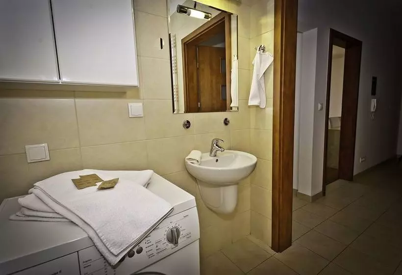 هتل Senator Warsaw Apartments