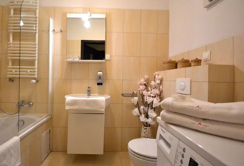 هتل Senator Warsaw Apartments