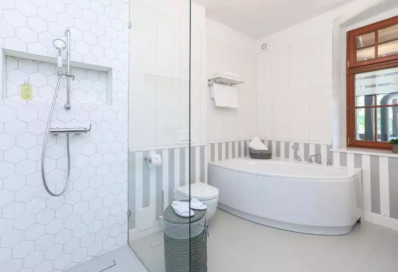 هتل Zamek Księża Góra