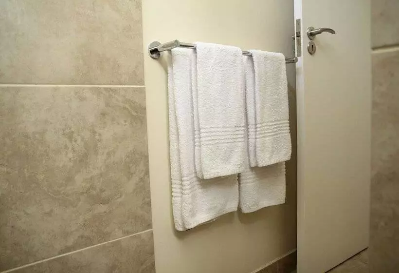 Loloho Lodge   24h Solar Power