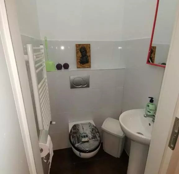 Vintage Downtown Hostel