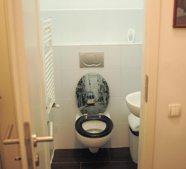 Vintage Downtown Hostel