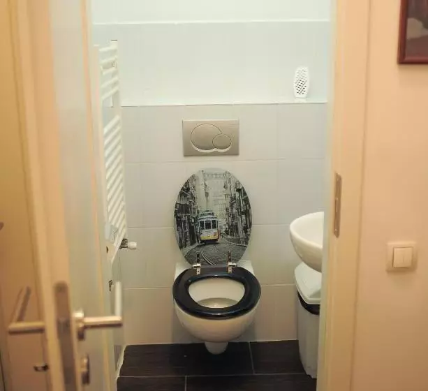 Vintage Downtown Hostel