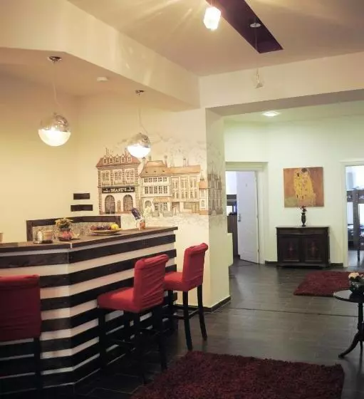 Vintage Downtown Hostel