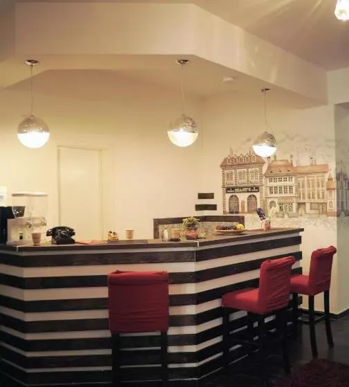 Vintage Downtown Hostel