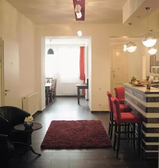 Vintage Downtown Hostel